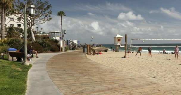 Boardwalk by the Pacific Ocean in Laguna Beach California USA — Stock Video