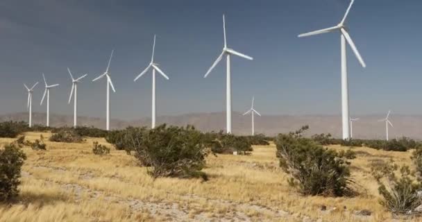 Fazenda eólica em Palm Springs Califórnia — Vídeo de Stock