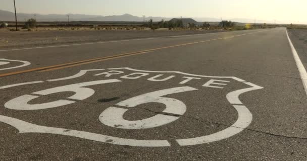 Route 66 road marker, Amboy, California, Statele Unite ale Americii — Videoclip de stoc