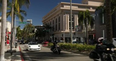 Kaliforniya 'da Rodeo Drive alışveriş bölgesi