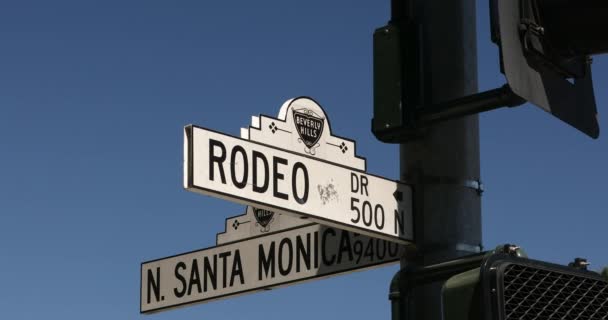 Rodeo Drive δρόμο υπογράψει στο Λος Άντζελες Καλιφόρνια — Αρχείο Βίντεο