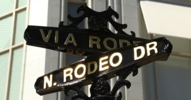 Beverly Hills California 'daki Rodeo Drive sokak tabelası