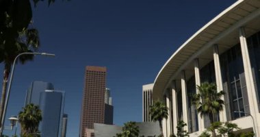 Los Angeles şehir merkezi ve Dorothy Chandler Pavyonu