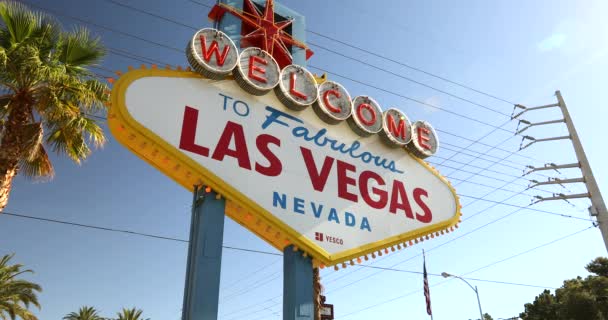 Las Vegas neon retro welcome sign tourist landmark — Stock Video