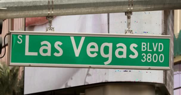 Nevada 'daki ünlü Las Vegas Bulvarı Yolu tabelası. — Stok video