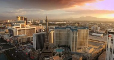 Nevada 'daki ünlü Las Vegas Bulvarı Strip Oteli silueti