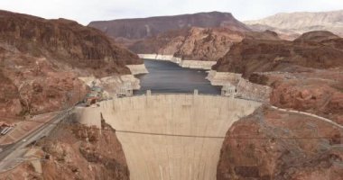 Hoover Barajı Nevada Arizona sınırında bir mühendislik harikası.