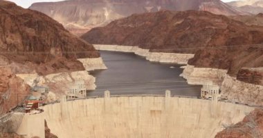 Hoover Barajı Nevada Arizona sınırında bir mühendislik harikası.