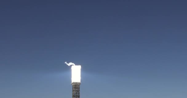 Solární tepelná elektrárna pro obnovitelnou energii — Stock video