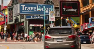 Clifton Hill 'deki Niagara Şelalesi Ontario Kanada turistik bölgesi