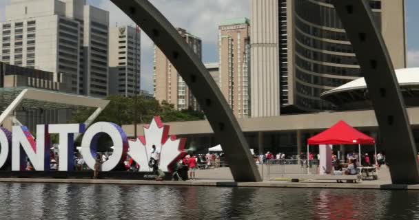 Toronto City Hall e assinar Ontário Canadá — Vídeo de Stock