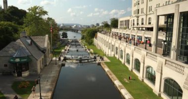 Ottawa 'daki Rideau Kanal Kilit Sistemi ve Nehir