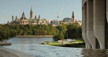 Kanada, Ontario 'daki Ottawa Nehri' nin karşısından Parliament Hill