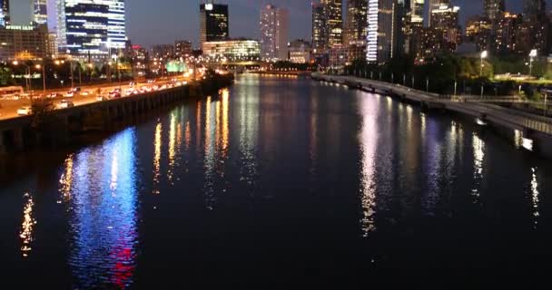 Vue sur la ville de Philadelphie Pennsylvanie la nuit — Video