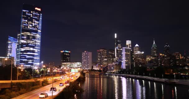 Vista del horizonte de la ciudad de Filadelfia Pensilvania por la noche — Vídeos de Stock