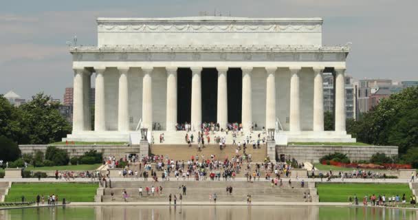 Pomnik Lincolna nad refleksyjnym basenem Waszyngton DC USA — Wideo stockowe