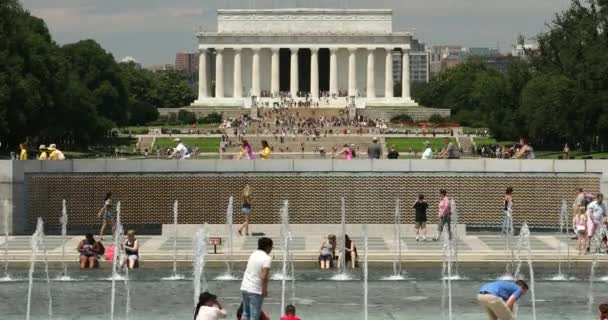 WWII och Lincoln Memorial i Washington DC USA — Stockvideo