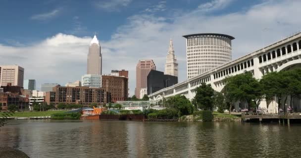 Downtown Cleveland πόλη ορίζοντα στο Οχάιο ΗΠΑ — Αρχείο Βίντεο