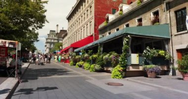 Eski Montreal Quebec Kanada 'sında kaldırım taşı sokaklar