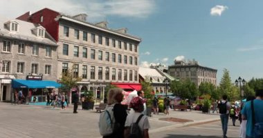 Eski Montreal Quebec Kanada 'sında kaldırım taşı sokaklar