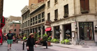 Eski Montreal Quebec Kanada 'sında kaldırım taşı sokaklar