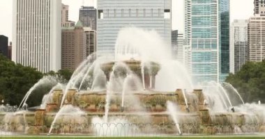 Chicago Illinois silueti ve Buckingham Çeşmesi