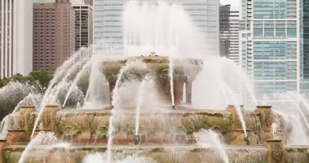 Σικάγο Illinois ορίζοντα και το Buckingham Fountain — Αρχείο Βίντεο