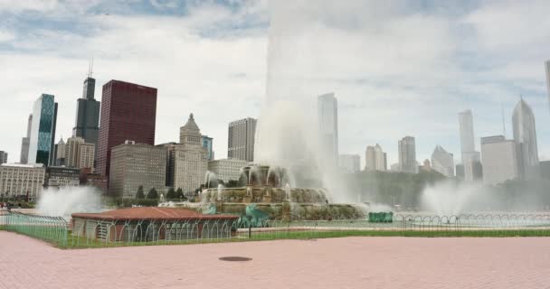 Chicago Illinois városképe és a Buckingham szökőkút — Stock videók