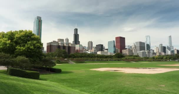 Stadsutsikt från Grant Park Chicago — Stockvideo
