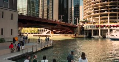 Chicago Illinois nehir yolunda rıhtımlar