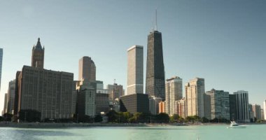 Michigan Gölü boyunca Chicago Illinois silueti