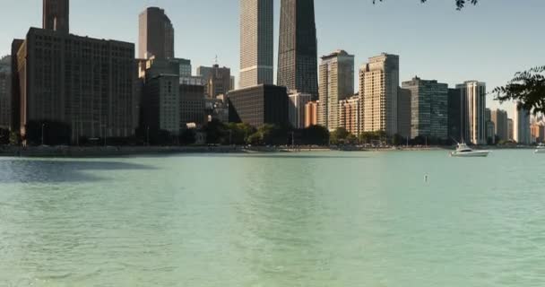Chicago Illinois panorama přes jezero Michigan — Stock video