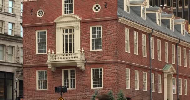 Old State House in der Innenstadt von Boston Massachusetts USA — Stockvideo