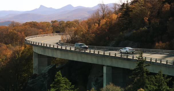 Linn Cove Viaduto Blue Ridge parkway no outono — Vídeo de Stock