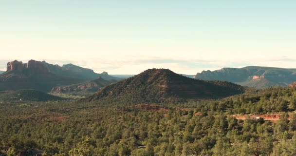 Γραφικό τοπίο θέα πάνω από Sedona Αριζόνα ΗΠΑ — Αρχείο Βίντεο