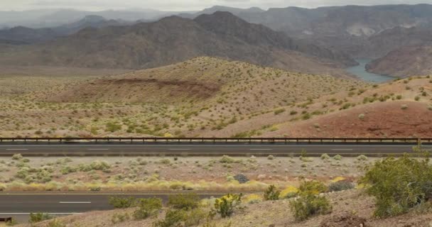Strada interstatale desertica dal Nevada all'Arizona — Video Stock