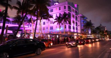 South Beach, Miami Florida 'daki Ocean Drive' da gece hayatı