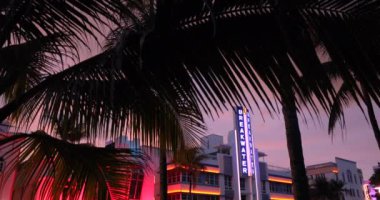 South Beach, Miami Florida 'daki Ocean Drive' da gece hayatı