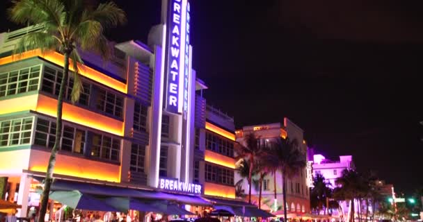 Nocne życie wzdłuż Ocean Drive w South Beach Miami Floryda — Wideo stockowe