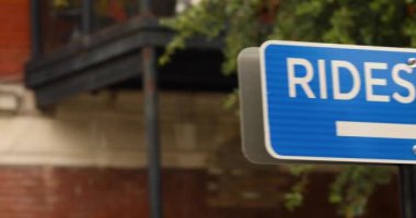 Rideshare taşımacılık sokak tabelası