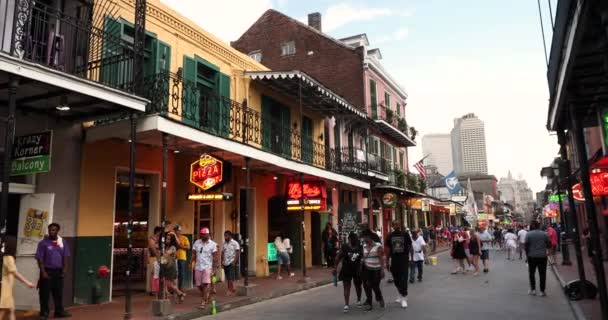 French Quarter Bar dan restoran di Bourbon Street New Orleans Louisiana — Stok Video