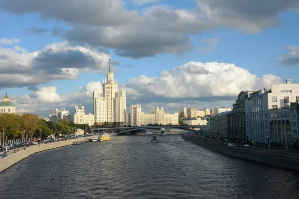 Nuvens Sobre Rio Moscou — Fotografia de Stock