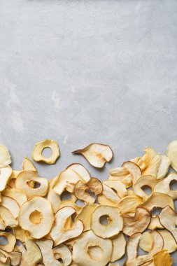 Çeşitli meyve arka plan olarak, kopya alanı fişleri. Karışık kurutulmuş elma, armut, kavun, mango meyve cips - sağlıklı vegan snack.