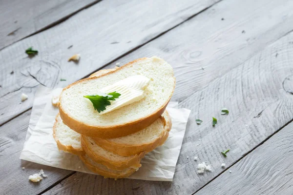 Mantequilla Pan Para Desayuno Con Perejil Sobre Fondo Rústico Madera —  Fotos de Stock