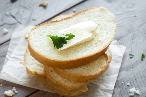 Mantequilla Pan Para Desayuno Con Perejil Sobre Fondo Rústico Madera — Foto de Stock