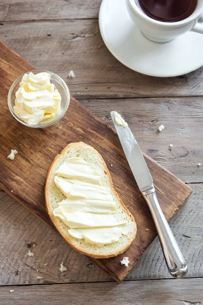 Smör Och Bröd Till Frukost Rustika Trä Bakgrund Med Kopia — Stockfoto