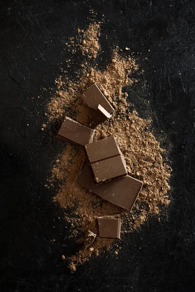 Broken Chocolate Pieces Cocoa Powder Black Chunks Chocolate Onr Dark — Stock Photo, Image