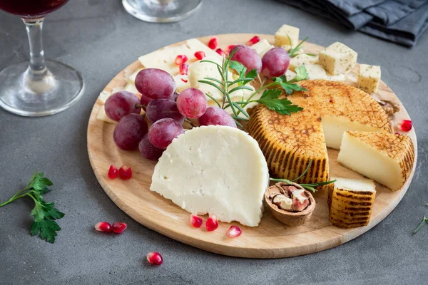 Cheese Platter Assorted Cheeses Grapes Nuts Gray Stone Background Copy — Stock Photo, Image