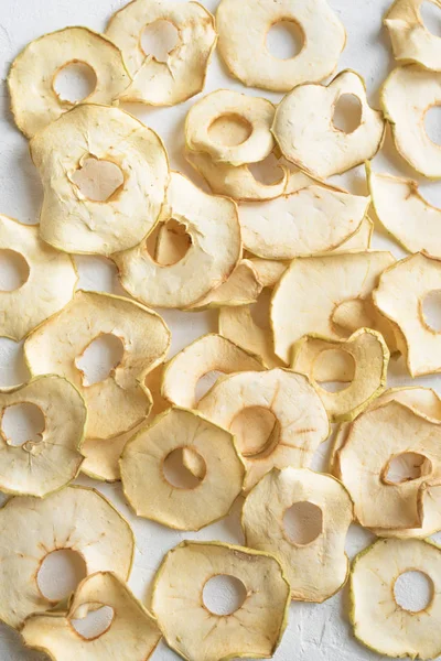 Susuz elma meyve cips arka plan, sağlıklı vegan Aperatif olarak.