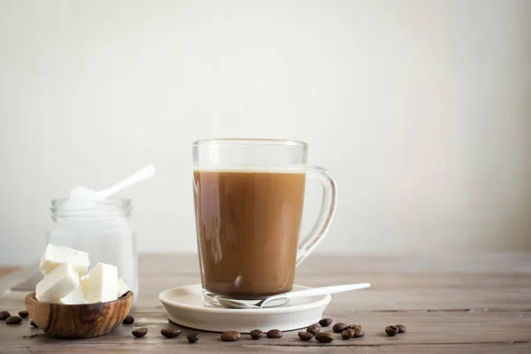 Skottsäkert Kaffe Blandat Med Ekologiskt Smör Och Mct Kokosolja Paleo — Stockfoto